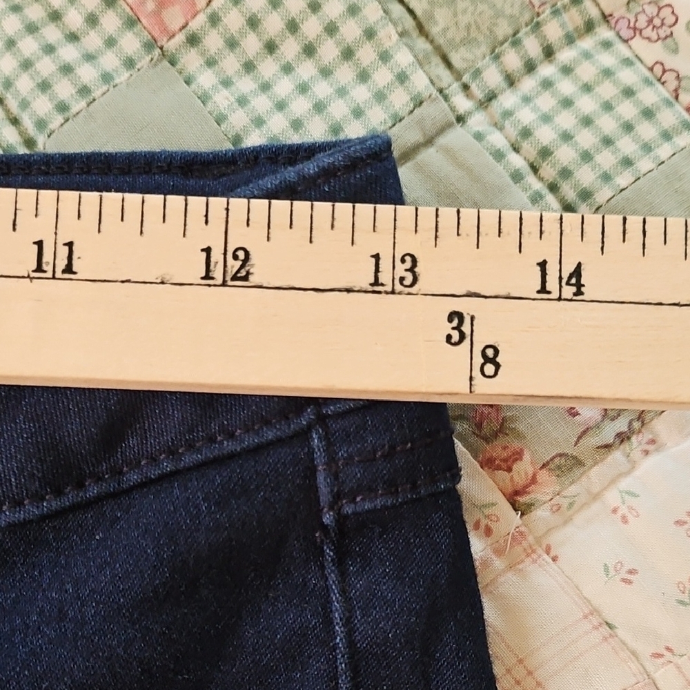 1822 'Butter' Denim Skinny Bermuda Shorts- Size 4 - Picture 3 of 8